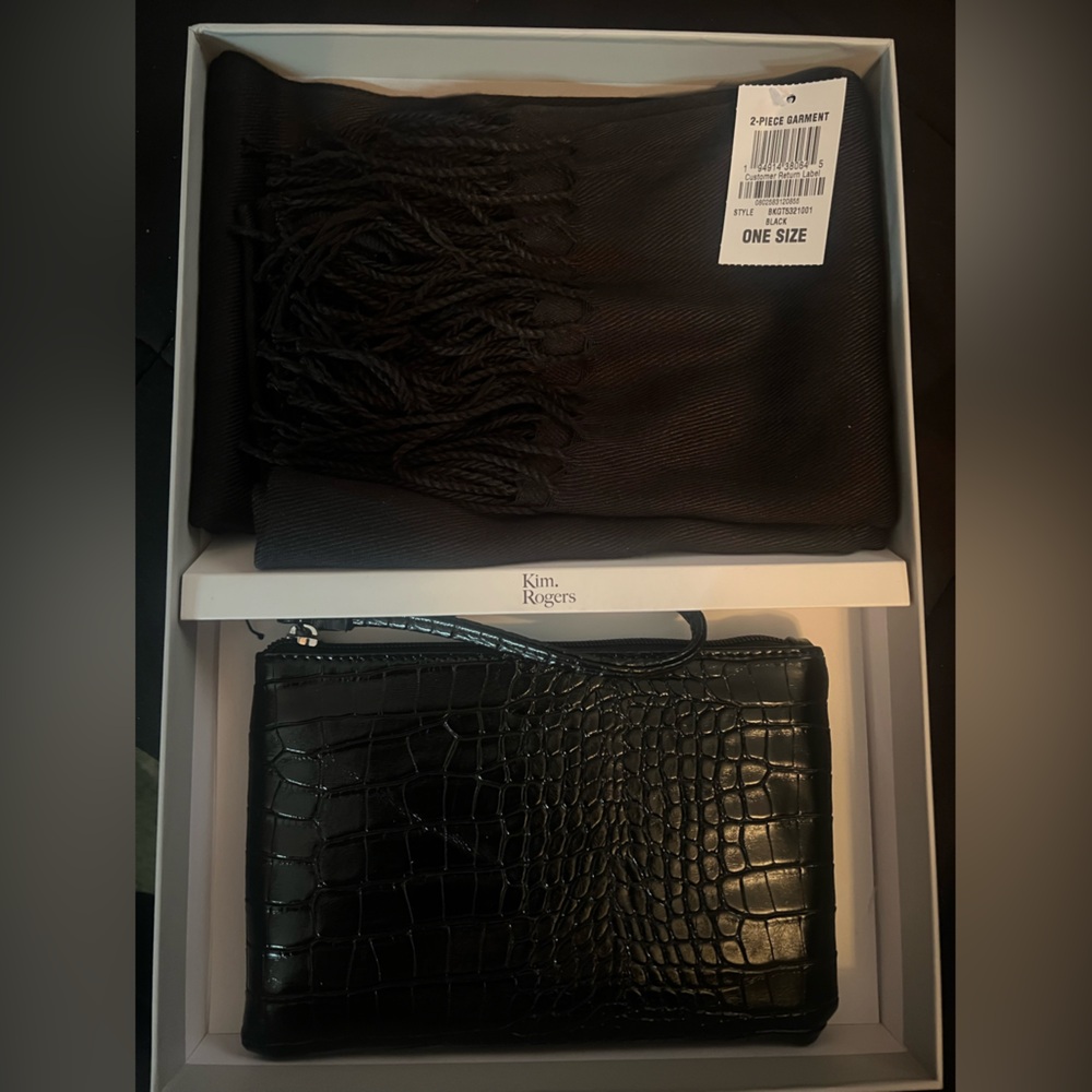 🍾🍾🎉New Year Clearance🎉🍾🍾 Kim Rogers Scarf & Wristlet Set